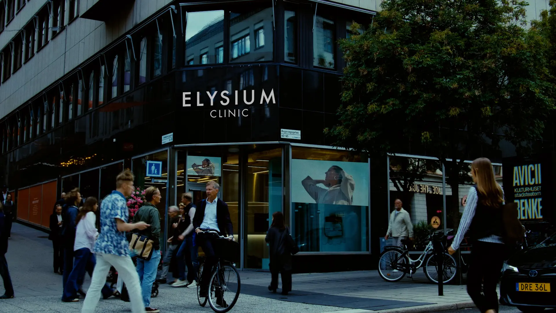 The Elysium clinic on an ordinary Stockholm street, passers-by outside