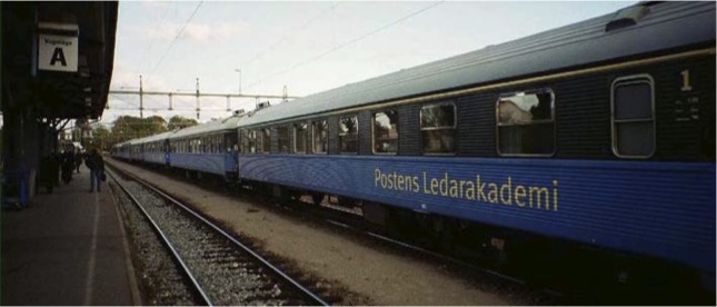 The Postens Ledarakademi train standing at a station platform